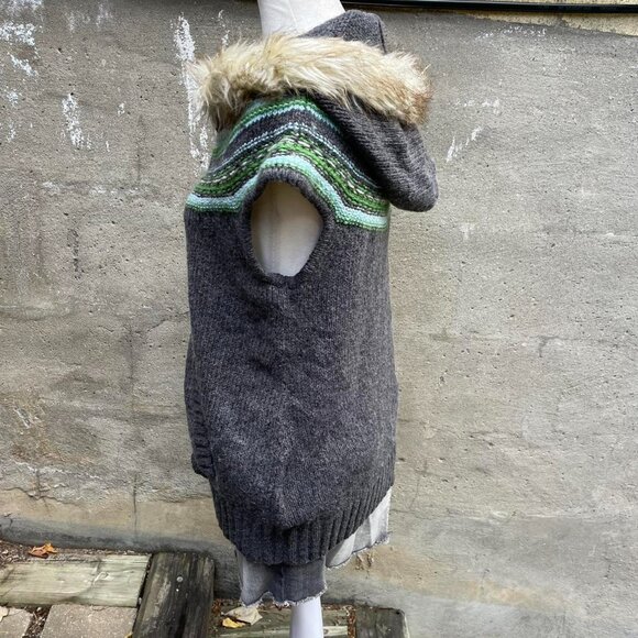 Grey and Green Knit Vest with a Faux Fur Trim - Picture 4 of 5